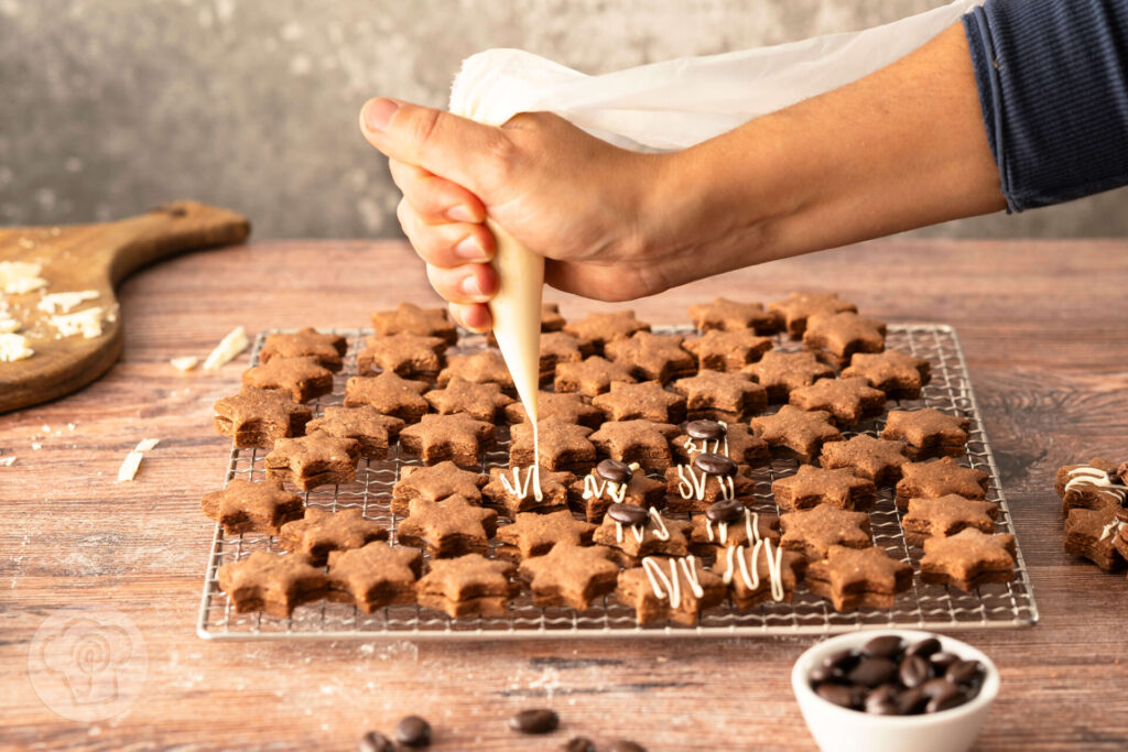 Kaffeeplätzchen: einfache aromatische Weihnachtskekse 12 Kaffeeplätzchen - Mokkaplätzchen - Espressoplätzchen - Zubereitung