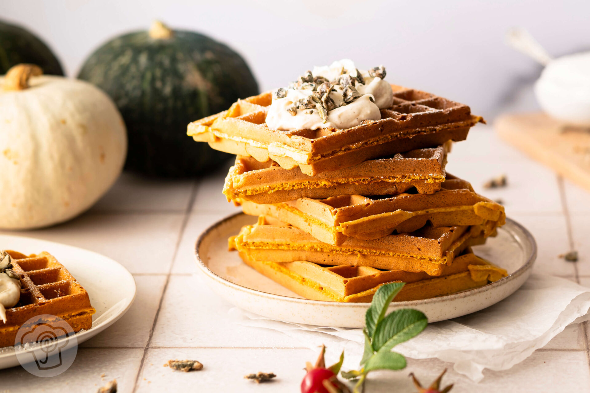 Kürbiswaffeln mit gebrannten Kürbiskernen 2 Weiche Kürbiswaffeln